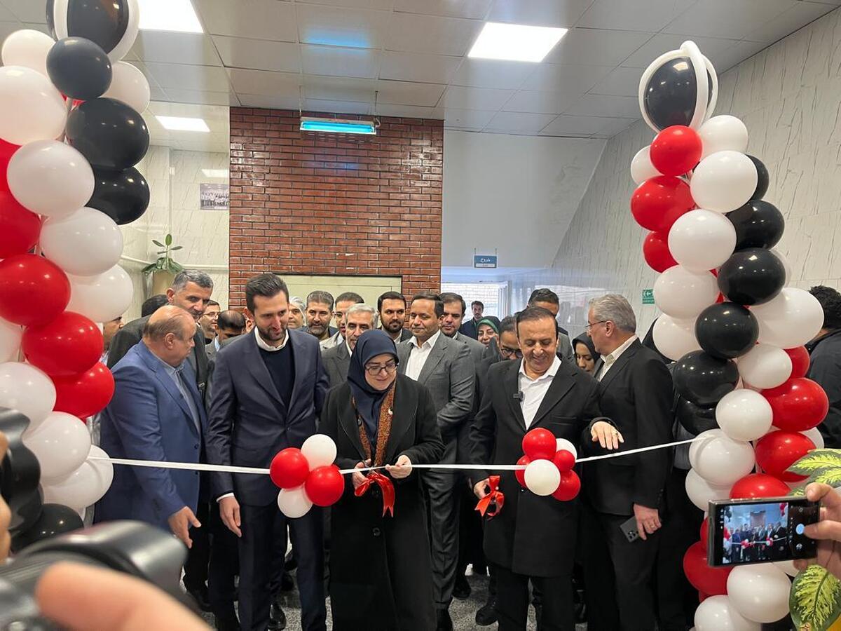 فاز نخست کارخانه شرکت شکوفا منش با حضور فاطمه مهاجرانی سخنگوی دولت، محمد نوزری استاندار قزوین، محسن رستمی رییس اداره کل صمت استان قزوین، رضا محمدی رییس اداره کل صمت آبیک و جمعی از مدیران استانی قزوین افتتاح شد.