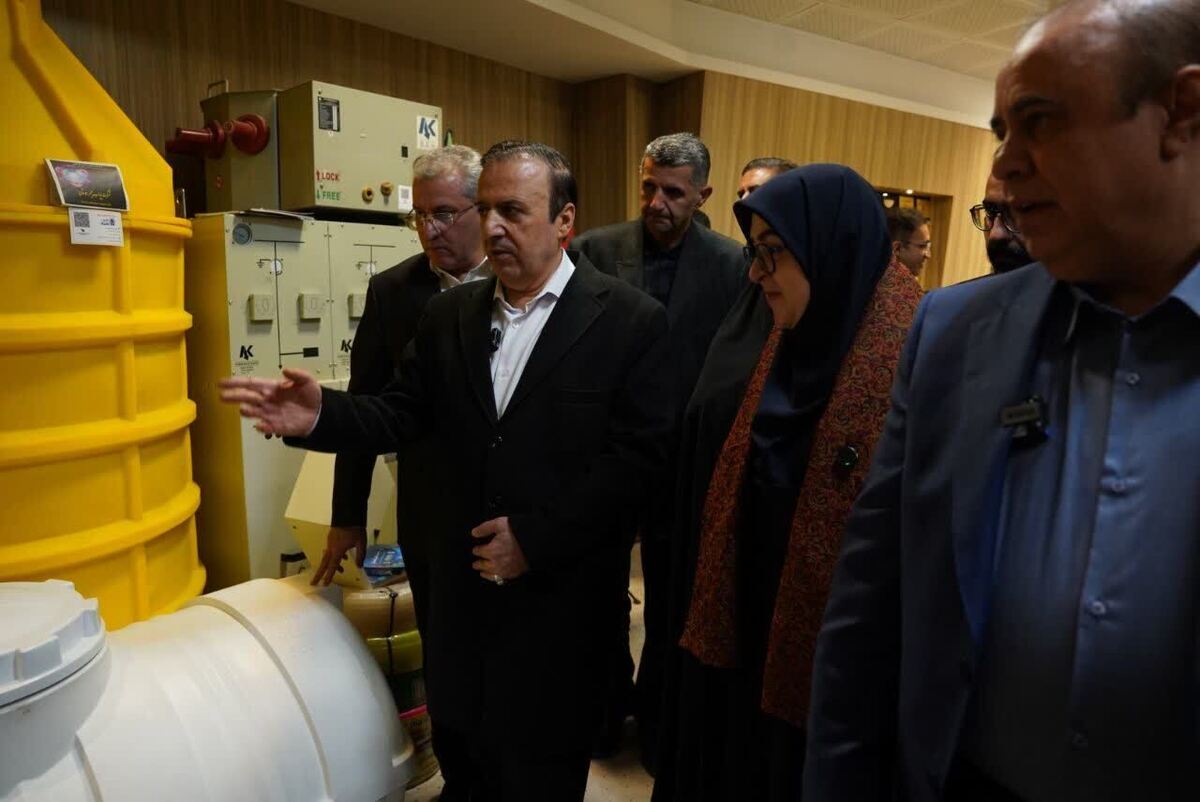 سخنگوی دولت از نمایشگاه دائمی محصولات توانمندی‌های صنایع کوچک و دفاتر مشاورین مرکز خدمات فناوری و کسب‌وکار شهرک صنعتی کاسپین بازدید کردند.