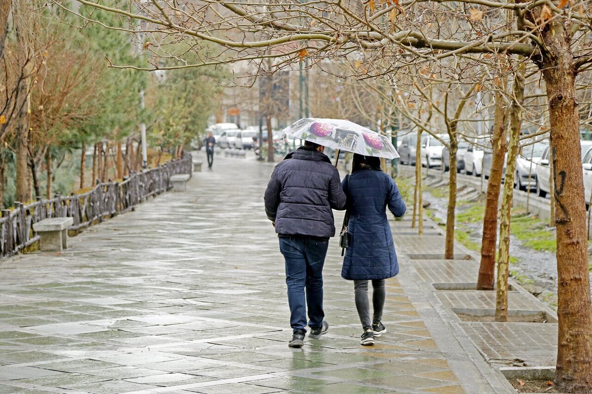 باتوجه به در پیش بودن بارش باران در روز‌ها و هفته‌های آینده در کشور توجه به برخی نکات و توصیه‌های خودمراقبتی اورژانسی به منظور پیشگیری از بروز حوادث، ضروری است.