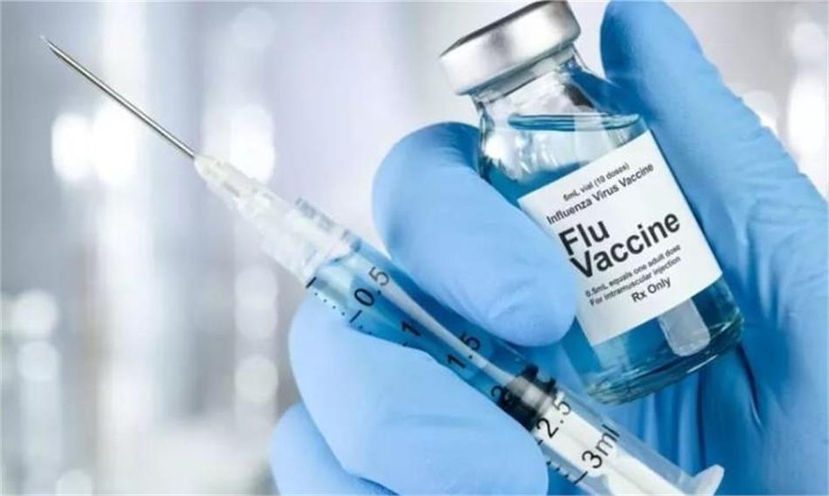 متخصص بیماری‌های عفونی و گرمسیری دانشگاه علوم پزشکی تهران با تشریح آخرین وضعیت شیوع آنفلوآنزا در کشور نسبت به رعایت مراقبت‌های بهداشتی برای جلوگیری از افزایش این همه‌گیری هشدار داد و گفت: این نوع آنفلوآنزا، نوع A است و با سرعت انتقال بالا و کشندگی گزارش شده است.