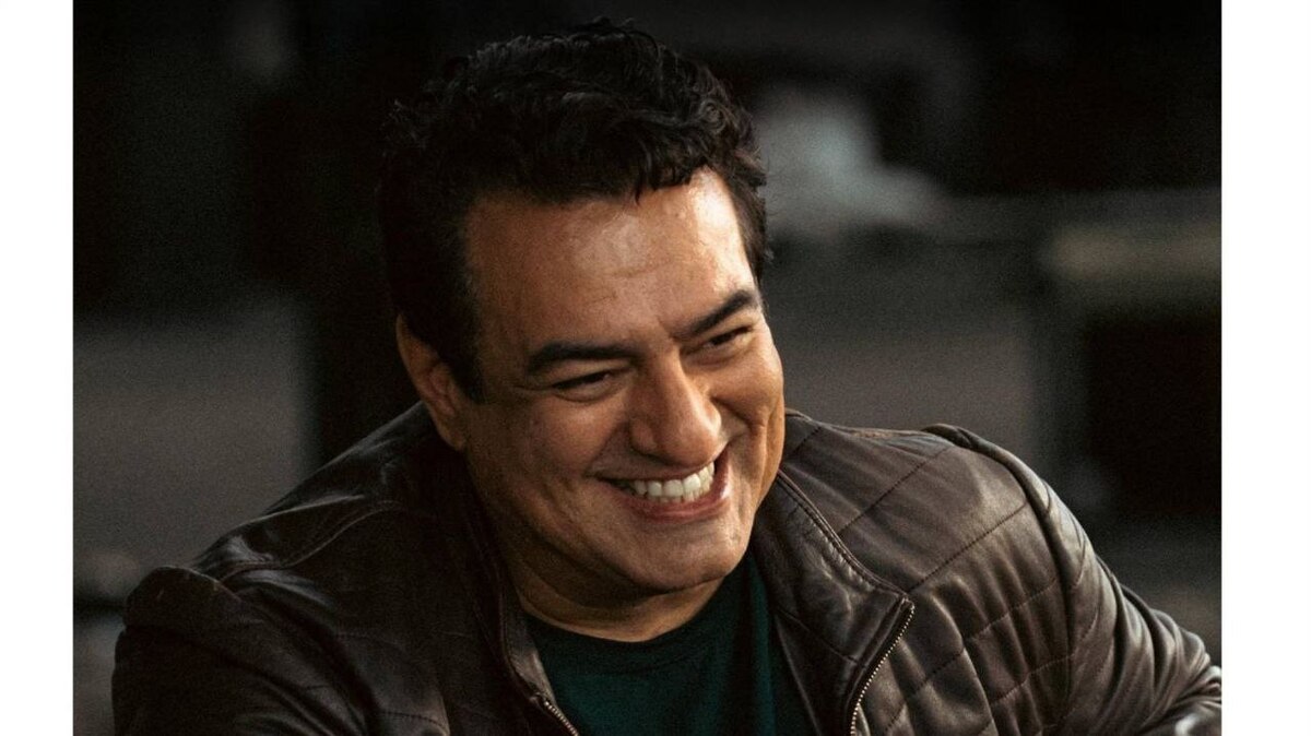 سام نوری، بازیگر شناخته‌شده تلویزیون و سینما که این شب‌ها با بازی در سریال «الگوریتم» به کارگردانی بیژن میرباقری روی آنتن است.