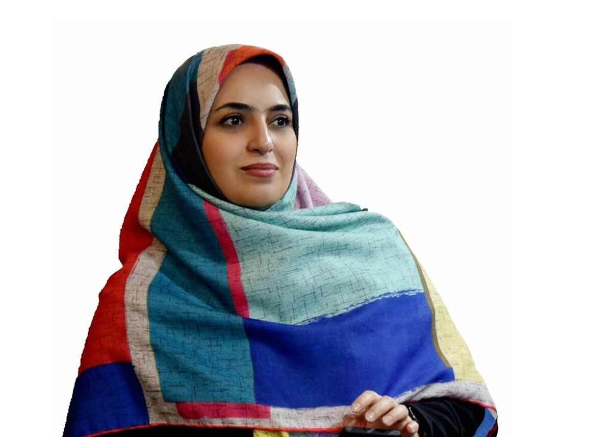 «چرا منو ایگنور میکنی؟»، «پیک می‌بازی درنیار!»، «بچه‌ها می‌خوام با گوشی جدیدم فلکس کنم»، «چنین رفتاری خیلی کرینچه» و ده‌ها جمله از این دست. این بخشی از ادبیات گفتاری نسل Z و یا همان متولدان بین سال‌های ۷۶ تا ۱۳۹۰ هستند. ادبیاتی عجیب، به ظاهر گستاخانه و مملو از واژگان غریب و عمدتا انگلیسی.