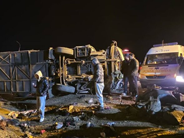 عکس و فیلم | اسامی مصدومان حادثه واژگونی اتوبوس اصفهان - مشهد اعلام شد