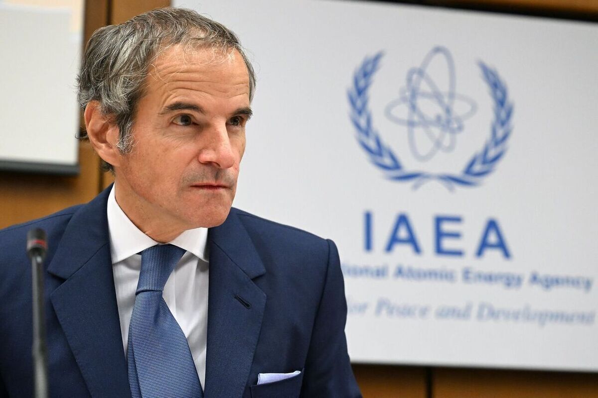 مدیرکل آژانس بین‌المللی انرژی اتمی که تاکنون تجاوز غیرقانونی ایالات متحده و رژیم صهیونیستی به تأسیسات هسته‌ای ایران را محکوم نکرده است، با اشاره به تصمیم تهران برای تعلیق بخشی از همکاری‌های فنی با این سازمان، ادعا‌های سیاسی پادمانی درباره برنامه صلح‌آمیز هسته‌ای کشورمان را تکرار کرد و خواستار توافقی «پایدار» در این زمینه شد.