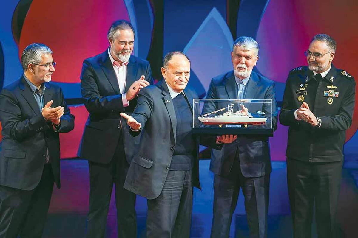 مراسم اختتامیه نوزدهمین جشنواره بین‌المللی «سینماحقیقت» با حضور سیدعباس صالحی وزیر فرهنگ و ارشاد اسلامی، رائد فریدزاده رئیس سازمان سینمایی، محمد حمیدی‌مقدم دبیر جشنواره، همایون اسعدیان مدیرعامل خانه سینما، مهدی شفیعی معاون توسعه منابع سازمان سینمایی، حبیب ایل‌بیگی مدیرعامل سینماشهر، حامد جعفری مدیرعامل بنیاد سینمایی فارابی، علیرضا اسماعیلی معاون توسعه فناوری سازمان سینمایی، داوران بخش‌های مختلف، مستندسازان و جمعی از اهالی سینما برگزار شد.