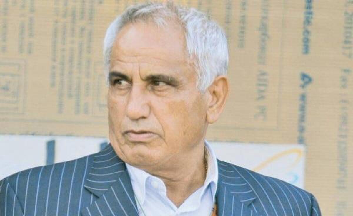 چهره سرشناس فوتبال می‌گوید دیگر از این پس در فوتبال ایران فعالیتی نخواهد داشت چرا که دیگر خسته شده و اعتقاد دارد حرف حساب در این محیط به جایی نمی‌رسد. 