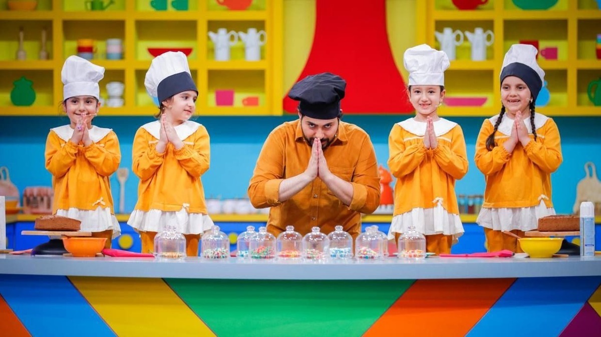 «اعجوبه‌ها» مسابقه تلویزیونی سرگرم‌کننده‌ای است که با هدف کشف و معرفی استعداد‌های درخشان کودکان و نوجوانان در زمینه‌های مختلف هنری، علمی و فکری طراحی شده است.