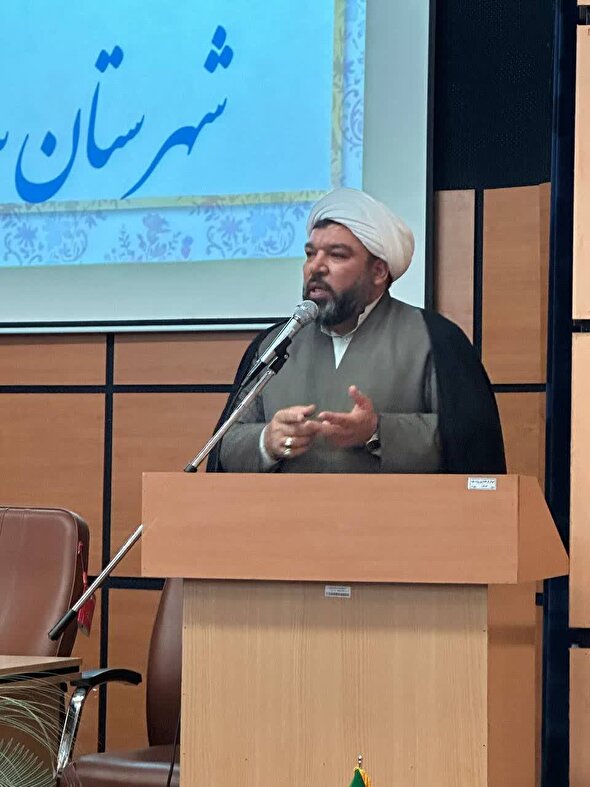 احتکار و گران‌فروشی همراهی با دشمن است