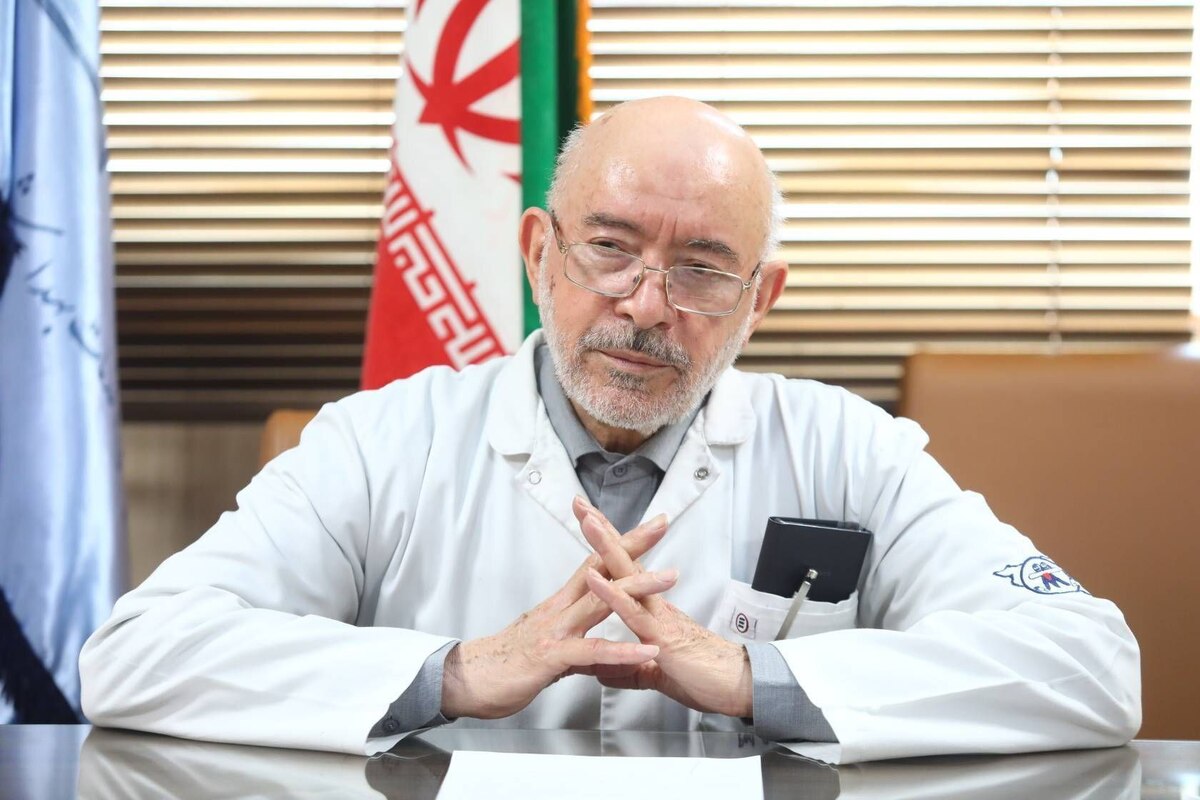 رئیس انجمن علمی تغذیه کودکان ایران با تأکید بر افزایش چاقی، تغییر الگوی غذایی و کم‌تحرکی در میان کودکان و نوجوانان، این روند را تهدیدی جدی برای آینده سلامت کشور دانست و گفت: شیوع کوتاهی قد و کمبود وزن در کودکان ۲ تا ۵ ساله به ترتیب حدود ۱۰ و ۸ درصد است و در برخی مناطق مانند زاهدان، کوتاهی قد در کودکان زیر ۵ سال حتی تا ۵۰ درصد گزارش شده؛ همچنین نزدیک به ۱۸ درصد از دانش‌آموزان ایرانی با اضافه‌وزن و چاقی مواجه هستند.