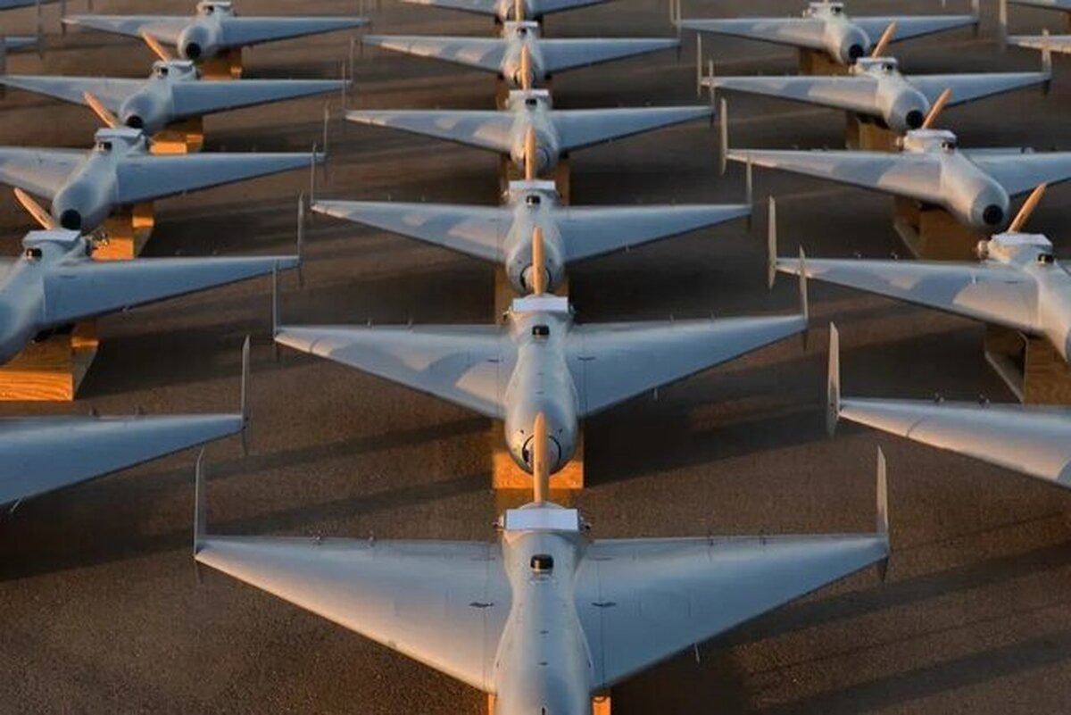 رسانه آمریکایی با اشاره به این که تلاش پنتاگون برای مهندسی معکوس پهپاد شاهد ۱۳۶ ایران برای ساختن پهپاد انتحاری لوکاس با توجه به بالا بودن هزینه‌های تولید در آمریکا که کاستن از کیفیت را به امری ناگزیر در تولید برخی جنگ‌افزار‌های مدرن تبدیل کرده، نشان می‌دهد آمریکا به اندازه رقبای خود قادر به تطبیق با شرایط جنگ‌های مدرن نبوده است.