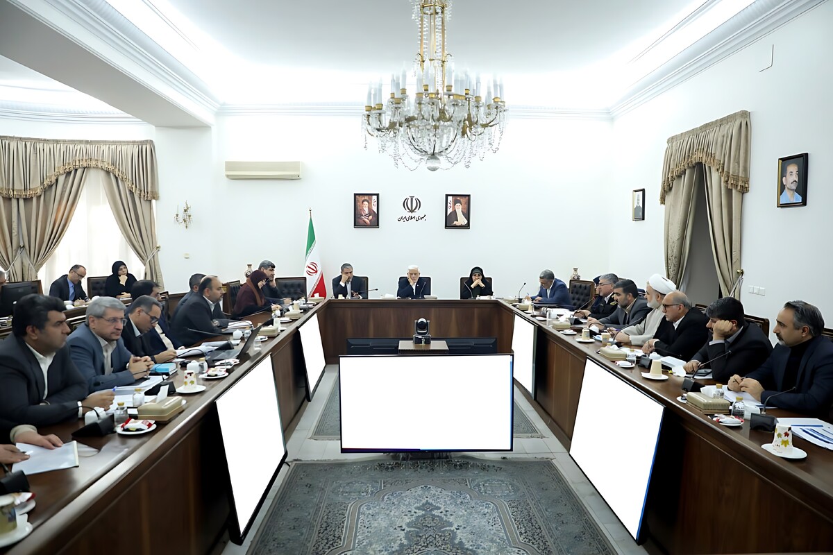 معاون اول رئیس‌جمهور با بیان اینکه برای ارتقاء ایمنی راه‌ها نباید با هیچ احدی تعارف کنیم، گفت: کاهش ۱۰ درصدی تلفات حوادث جاده‌ای تکلیفی براساس قانون برنامه هفتم پیشرفت است.