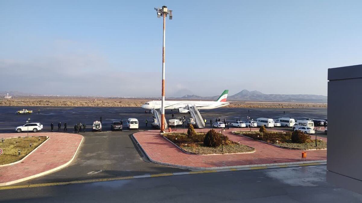 رئیس جمهور دقایقی قبل برای سفری یک روزه وارد خراسان جنوبی شد.