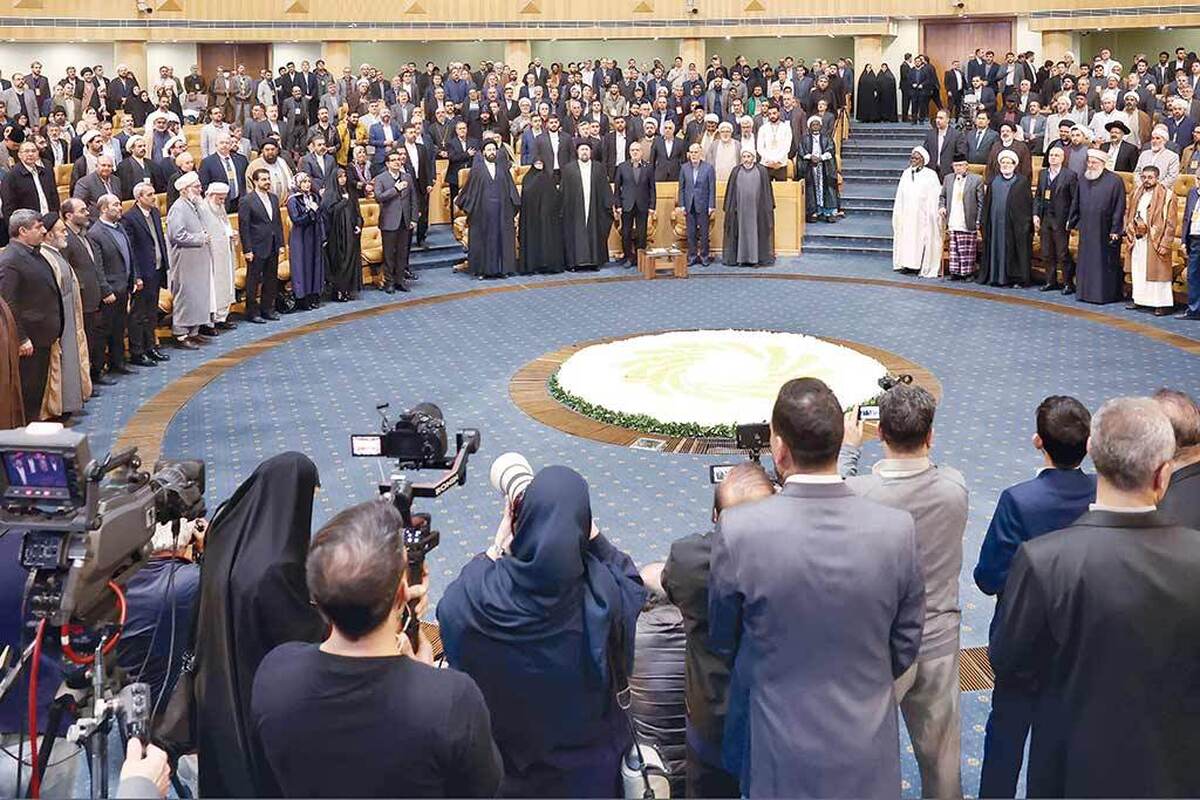 نخستین دوره جایزه دو سالانه امام خمینی(ره) با معرفی۱۵نفر از بزرگان جهان‌اسلام از ایران و ۱۴کشور جهان به کار خود پایان داد.