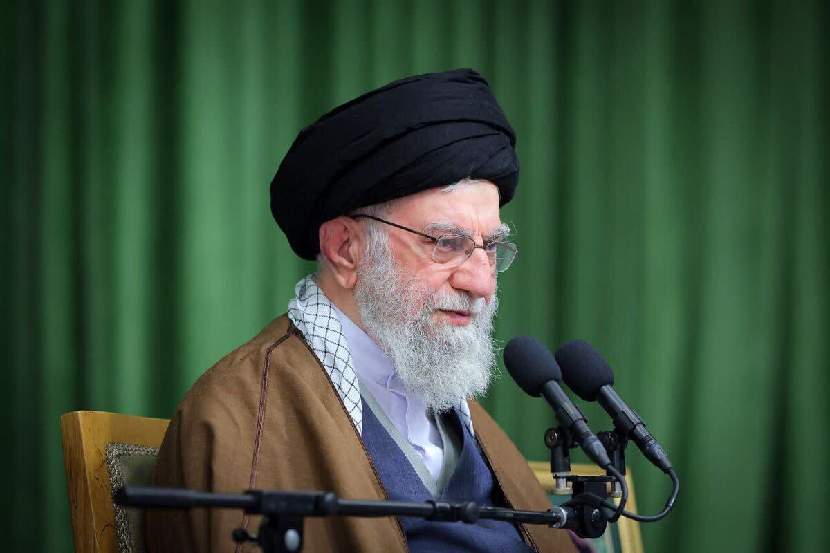 رهبرمعظم انقلاب اسلامی در دیدار با دست اندرکاران کنگره بزرگداشت ۵۵۸۰ شهید استان البرز فرمودند: ما به مردم عزیز کرج بخصوص به خانواده‌های شهیدان عزیز هم سلام میرسانیم.