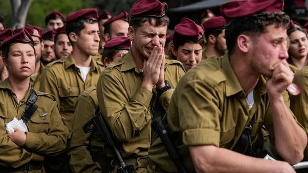 ارتش اسرائیل از حفظ نیرو‌های خود نیز ناتوان است. نه به دلیل جنگ با دشمنانش بلکه به خاطر اپیدمی خودکشی افسران و سربازان صهیونیست که بیش از دو سال در باریکه غزه مرتکب جنایات بسیاری شده‌اند.