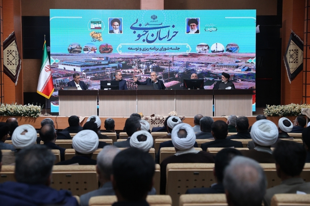 رئیس جمهور با بیان اینکه وظیفه حاکمیت ارائه عادلانه خدمات به همه شهروندان است، گفت: ما مأمور به عدالت هستیم، نه سلیقه. هیچ‌کس حق ندارد به دلیل اختلاف‌نظر یا تفاوت، از عدالت عدول کند. این دستور صریح قرآن و سیره امیرالمؤمنین(ع) است.