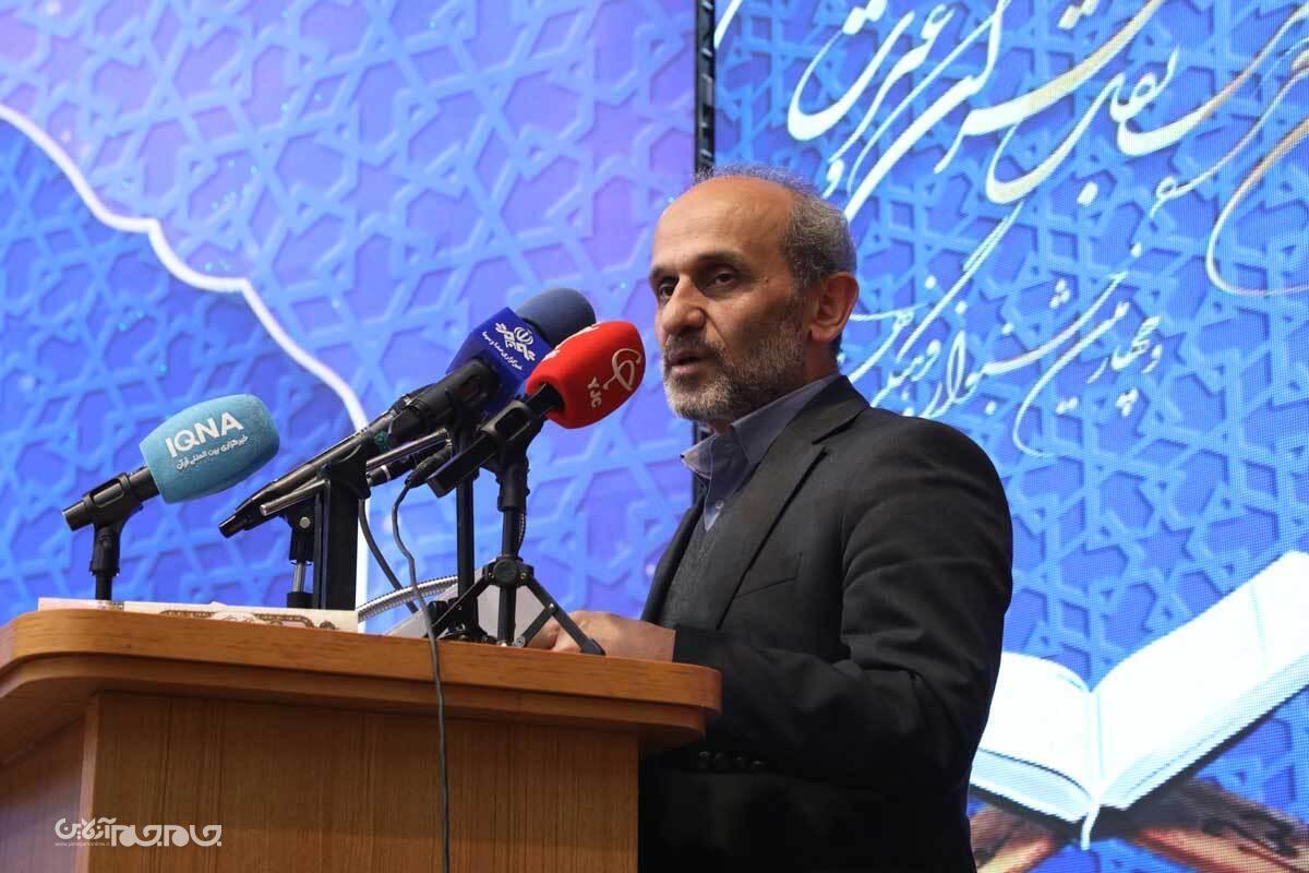 دکتر جبلی رئیس رسانه‌ملی، در اختتامیه جشنواره قرآنی که روز چهارشنبه در سازمان صداوسیما برگزار شد، گفت: به احترام قرآن و این جمع، شایسته است در دقایق نخست این پرسش را مطرح کنیم که چرا مسابقات قرآن و عترت در ماه قرآن (رمضان) برگزار نشده است؟ اگر ما غیر از ماه مبارک رمضان، این مسابقات و جشنواره را که مزین به نام قرآن کریم است برگزار می‌کنیم، رمز و رازی در آن نهفته است که به نظر من شایسته توجه است.