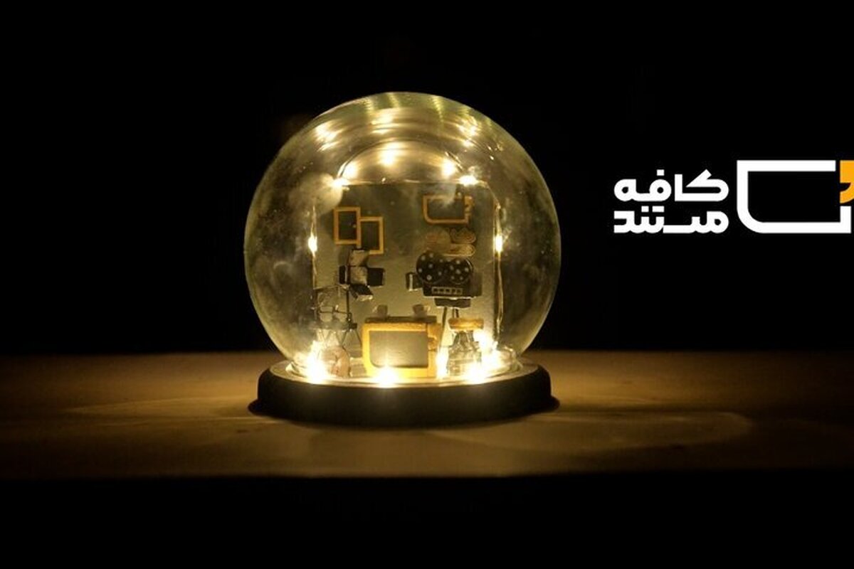 بیست و نهمین قسمت از برنامه «کافه مستند» به نمایش مستند «سلاح نفت» به کارگردانی محمد هادی نعمتی اختصاص دارد.