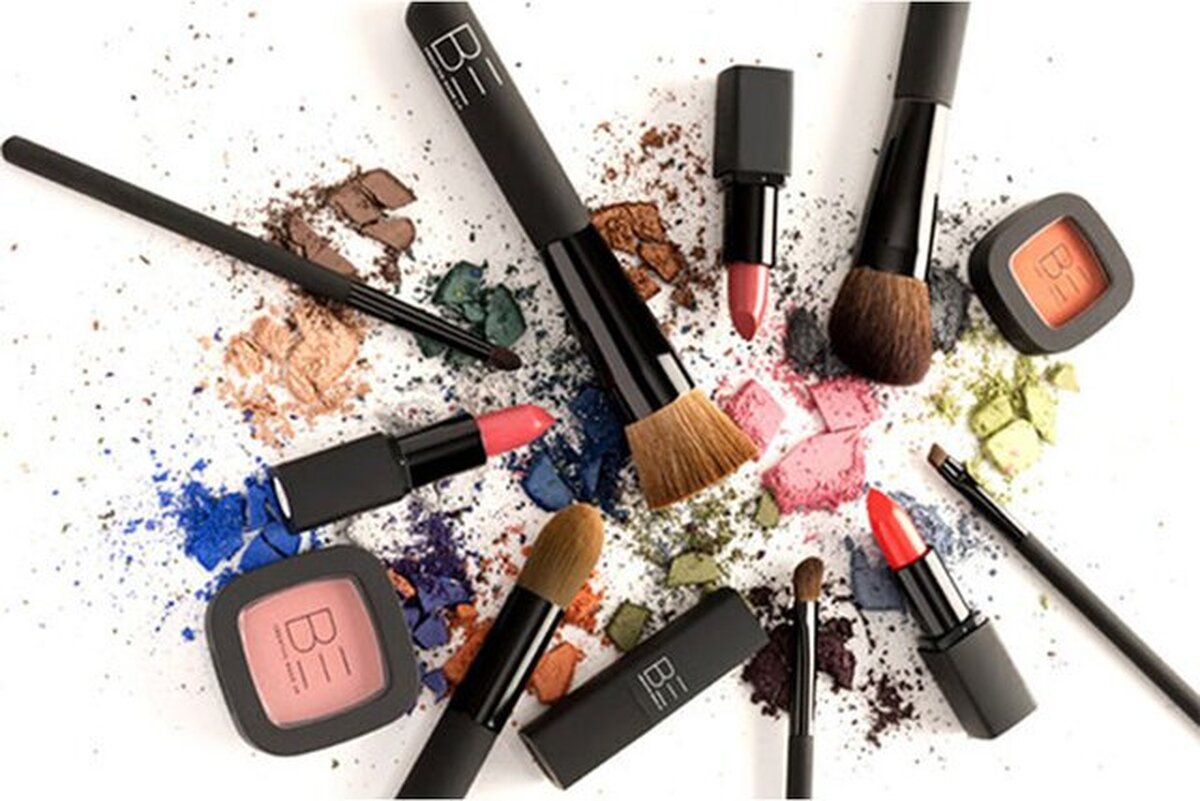 روابط عمومی سازمان غذا و دارو اسامی تازه‌ای از فرآورده‌های آرایش چشم فاقد مجوزهای بهداشتی و ایمنی را اعلام کرد.