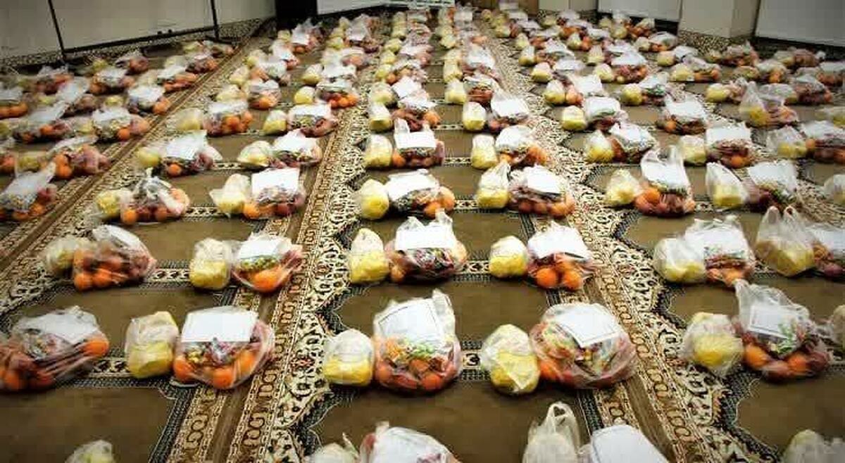 جهادگران بسیجی استان البرز با توزیع ۲۵۰۰۰ بسته یلدایی عشق و امید را به خانواده‌های آبرومند کم برخوردار هدیه دادند.