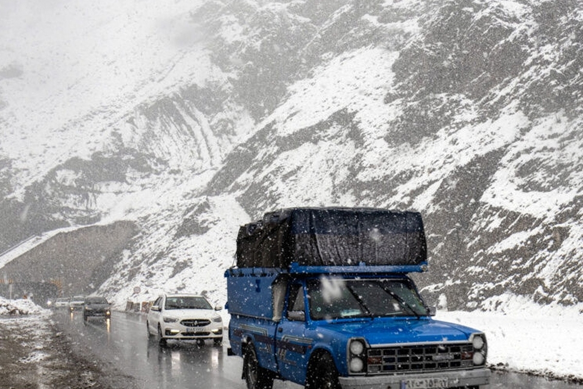 جانشین پلیس راه کشور از آغاز بارش برف در محورهای مواصلاتی چهار استان شرقی کشور خبر داد و به مردم توصیه کرد تا از سفر غیرضروری پرهیز کنند.