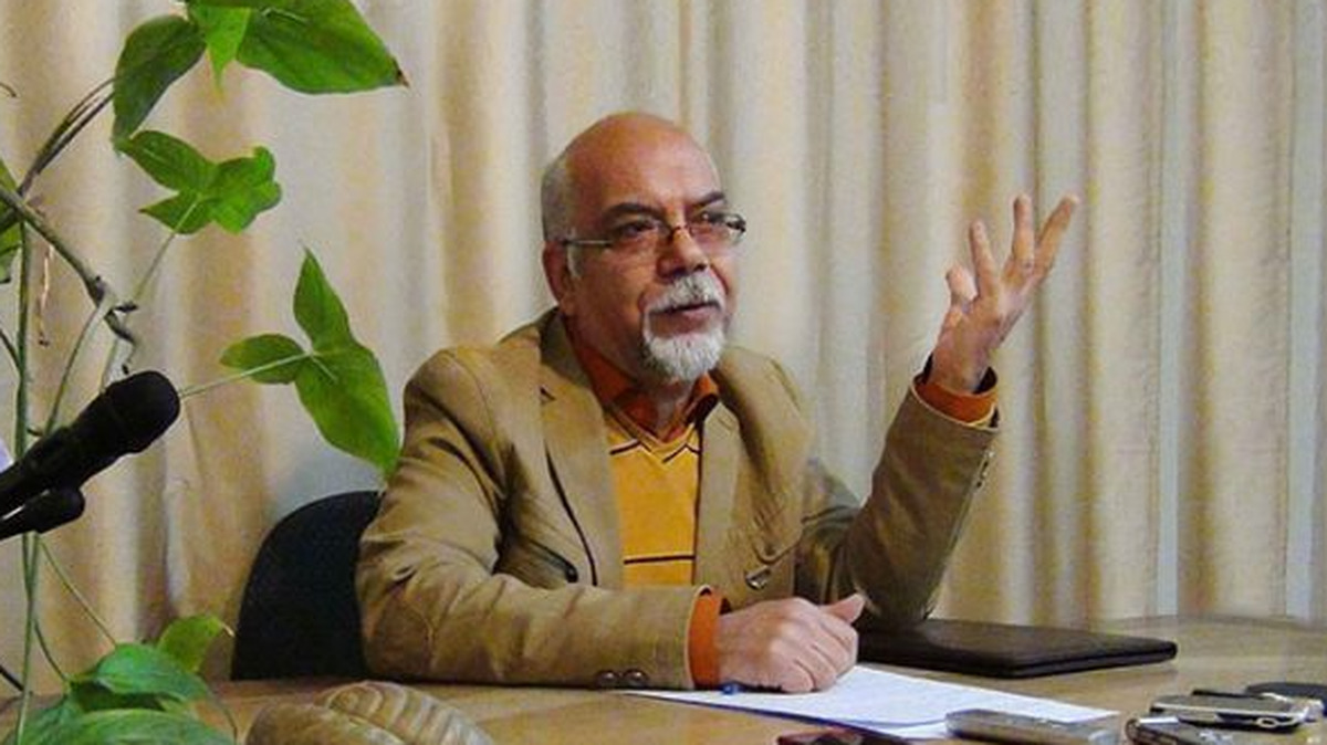 نشست پژوهشی «آسیب‌شناسی ترانه‌ های عنوان‌ بندی در مجموعه‌های تلویزیونی» این هفته با حضور پژوهشگران و کارشناسان حوزه زبان و ادبیات فارسی برگزار شد و در آن، چالش‌ها و آسیب‌های موجود در ترانه‌های تیتراژ سریال‌های تلویزیونی، به‌ویژه در سال‌های اخیر، مورد بررسی و نقد قرار گرفت.