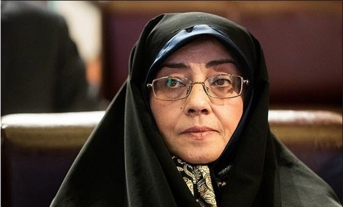 این سالها در سوگ بسیاری از عزیزان مرثیه سروده‌ام، ولی همان‌طور که بارها گفته‌ام، برای کسانی که دوست‌شان می‌دارم، در حیات‌شان نیز شعر می‌گویم. منتظر نمی‌مانم که مرگ، اولین بهانه‌ی سرودنم برای عزیزان باشد. فرقی هم برایم نمی‌کند که ممدوحم صاحب‌نام باشد یا گمنام. کسی را خوش بیاید یا طاعنی را به خشم و تمسخر وادارد.