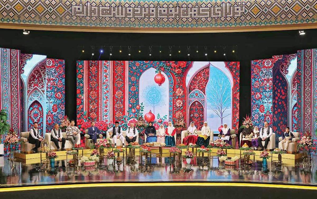 شب یلدا، بلندترین شب سال و نماد پیروزی نور بر تاریکی، با دورهمی‌های خانوادگی جلوه‌ای زیبا از پاسداشت فرهنگ ایرانی را به تصویر می‌کشد. این آیین کهن، همراه با حافظ‌خوانی، خوردن انار، هندوانه و قصه‌گویی، در سال‌های اخیر با تغییرات اجتماعی گاهی کمرنگ شده، اما تلویزیون به‌عنوان رسانه‌ملی، با تولید ویژه‌برنامه‌های متنوع در شبکه‌های مختلف، نقش کلیدی در احیای آن ایفا می‌کند.