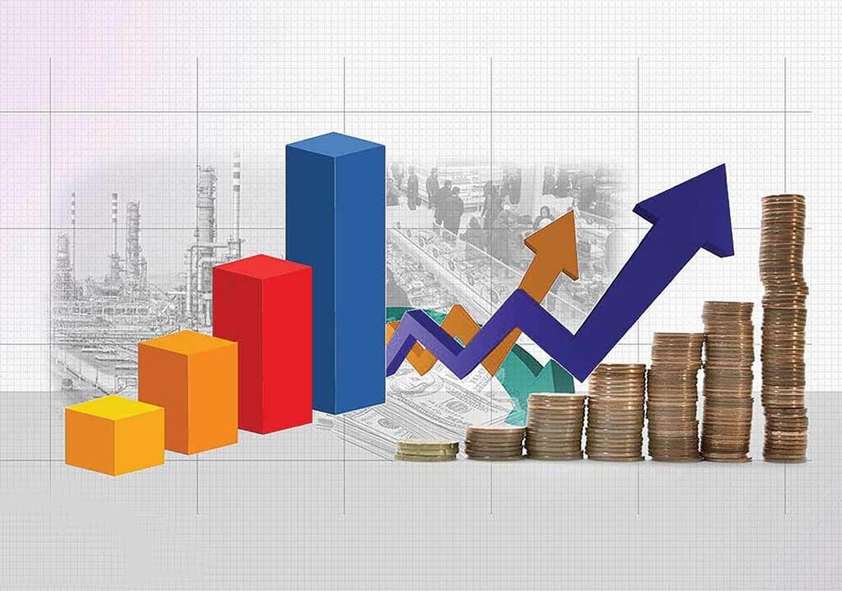 اقتصاد ایران از ابتدای دهه ۱۳۹۰ شمسی همواره با پدیده مزمن و فرساینده رکود و تورم بالا دست و پنجه نرم کرده است‌؛ پدیده‌ای که نه‌تنها قدرت خرید خانوارها را به‌طور مستمر کاهش داده، بلکه افق تصمیم‌گیری تولیدکنندگان، سرمایه‌گذاران و سیاست‌گذاران را نیز تیره و پرابهام ساخته است.اکنون و در آستانه انتشار نرخ تورم آذر ۱۴۰۴ از سوی مرکز آمار ایران، بار دیگر این پرسش مطرح می‌شود که چرا با وجود تغییر دولت‌ها و اجرای برنامه‌های مختلف، تورم همچنان به خصوص در هفت سال گذشته در سطوح بالای ۳۰ و ۴۰ درصدی تثبیت شده است.