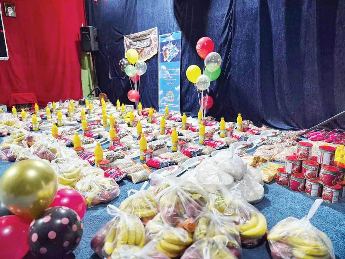 امروز در خیابان‌های شهرهای بزرگ و کوچک و روستاها افرادی را می‌توان دید که در حال تدارک برگزاری شب یلدا هستند و برای بهتر شدن دورهمی خانواده‌‌شان تلاش می‌کنند. با این حال، شرایط نامناسب اقتصادی کشور سبب‌شده اقشار نیازمند جامعه برای این شب آمادگی لازم را نداشته باشند.