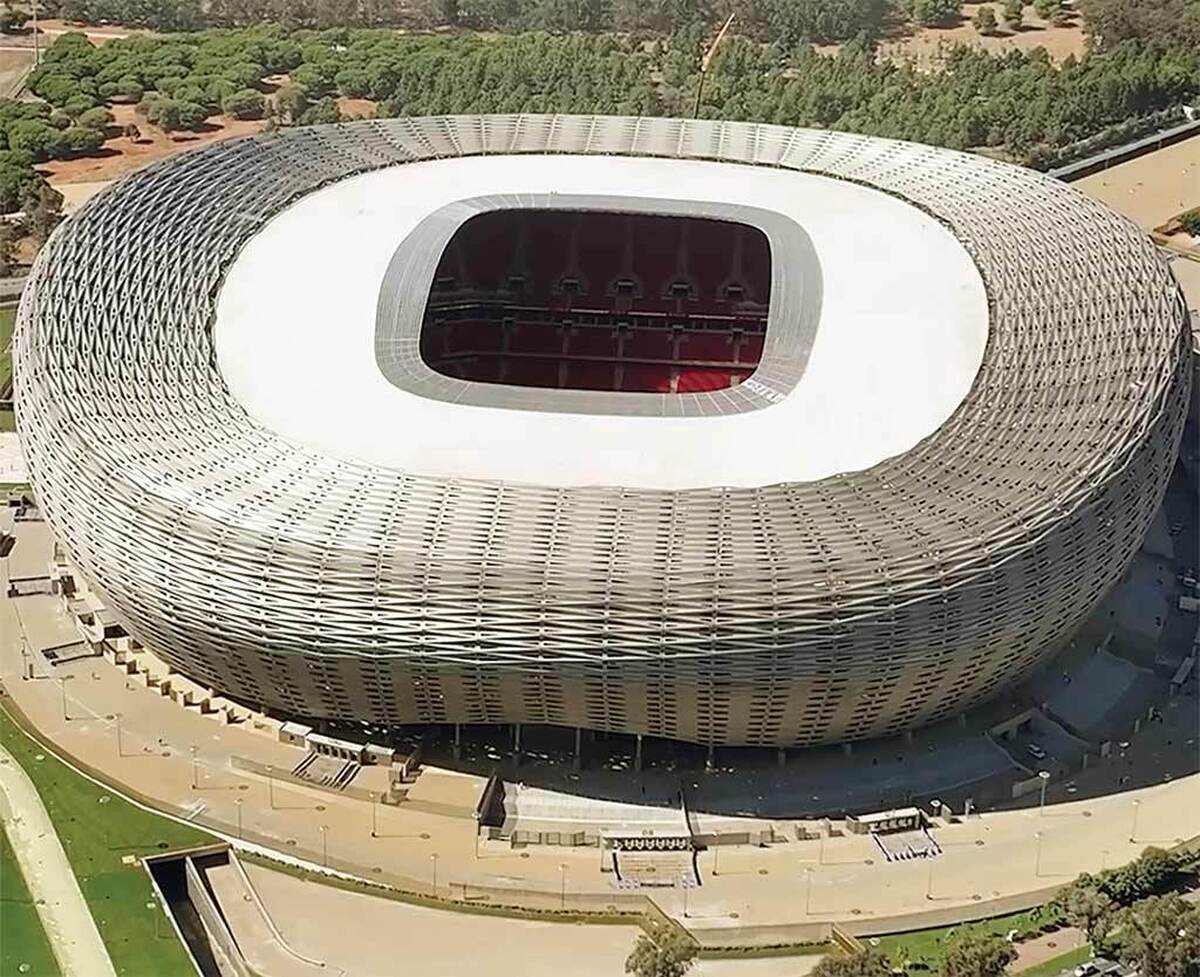 بهترین تیم‌ها و ستاره‌های فوتبال آفریقا در مراکش دور هم جمع شده‌اند تا از امروز آغازگر سی و پنجمین دوره جام ملت‌های آفریقا باشند‌؛ رقابتی جذاب برای بردن جامی که حالا ۶۸ سال از عمرآن می‌گذرد.با حضور ستاره‌هایی مثل محمد صلاح، اشرف حکیمی و ویکتور اوسیمن، انتظار می‌رود جام ملت‌های آفریقا ۲۰۲۵ فوتبالی در سطح بالا و داستان‌هایی فراتر از زمین مسابقه ارائه دهد. کریستوفر کاتونگو، اسطوره زامبیا در مصاحبه‌ای گفت: «جام ملت‌ها فقط فوتبال نیست‌؛ افتخار، تاریخ و نمایندگی از مردم است.»