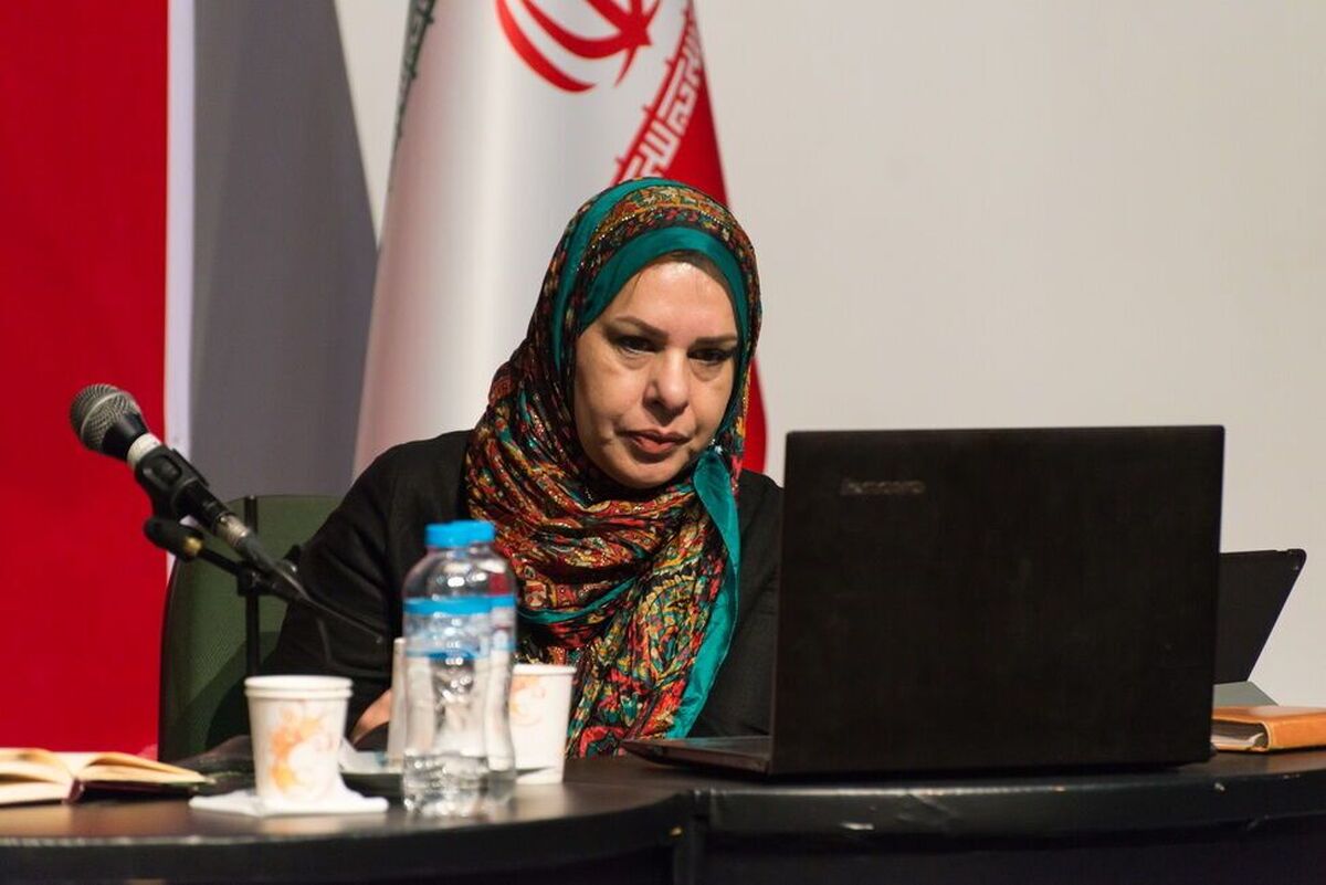 شبکه نمایش خانگی در گذر سال‌ها برخی از مرز‌ها را پشت سر گذاشته است. محصولات اکنون در موضوعات جدیدی در هم تنیده می‌شود و گاه به مسائلی حساس گره می‌خورد. اما نه آن پشت سر گذاشتن مرز‌ها با موازین اخلاقی است و نه این گره خوردن‌ها و در هم تنیده شدن‌ها از خط قرمز‌ها دور هستند. آنچه اکنون در شبکه نمایش خانگی می‌بینیم بلوایی از تلاش برای صرفا جلب مخاطب است و شگفت آنکه همین تلاش هم به جایی نمی‌رسد. 