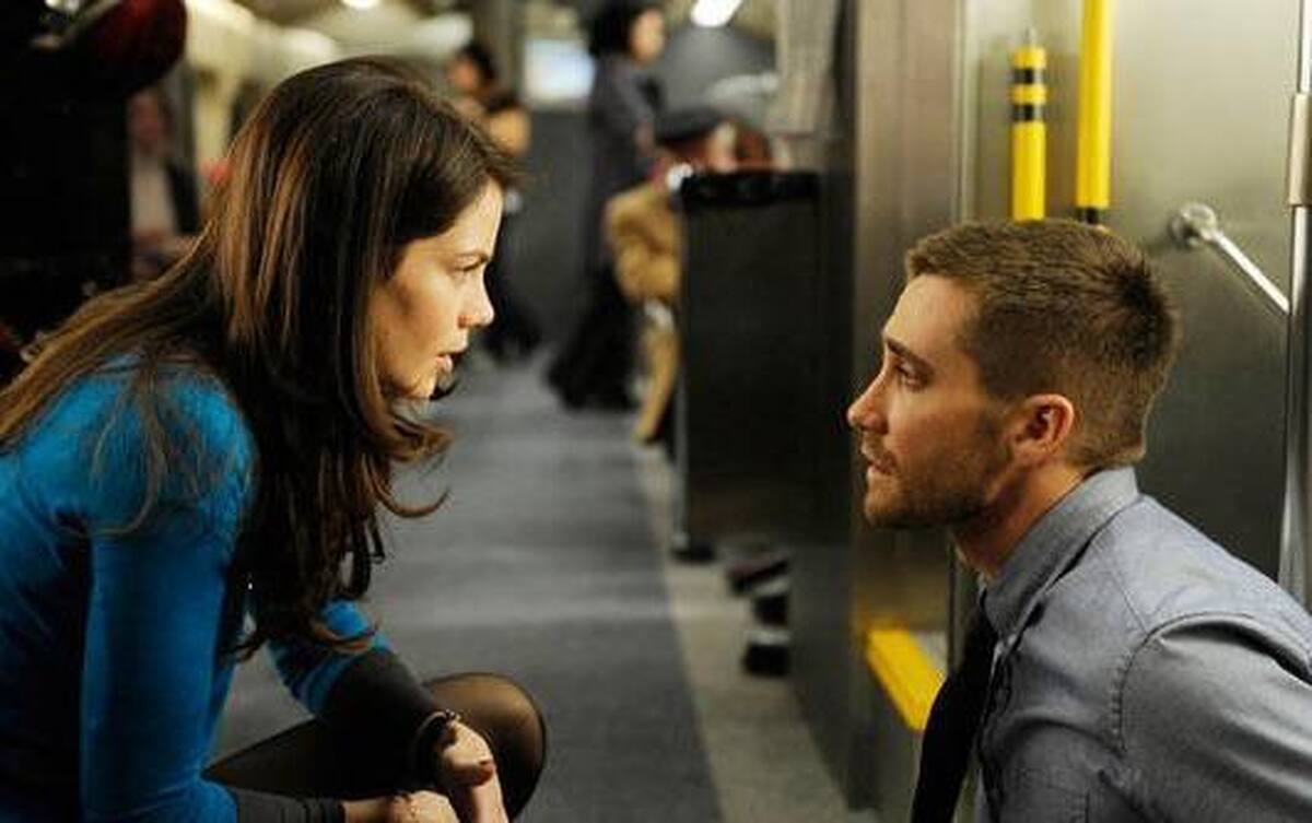 شبکه نمایش دوشنبه شب میزبان فیلم سینمایی «منبع رمز» به کارگردانی دانکن جونز است؛ اثری معمایی و علمی‌–تخیلی که با ساختاری متفاوت و داستانی پرکشش، مرز میان واقعیت و شبیه‌سازی را به چالش می‌کشد.