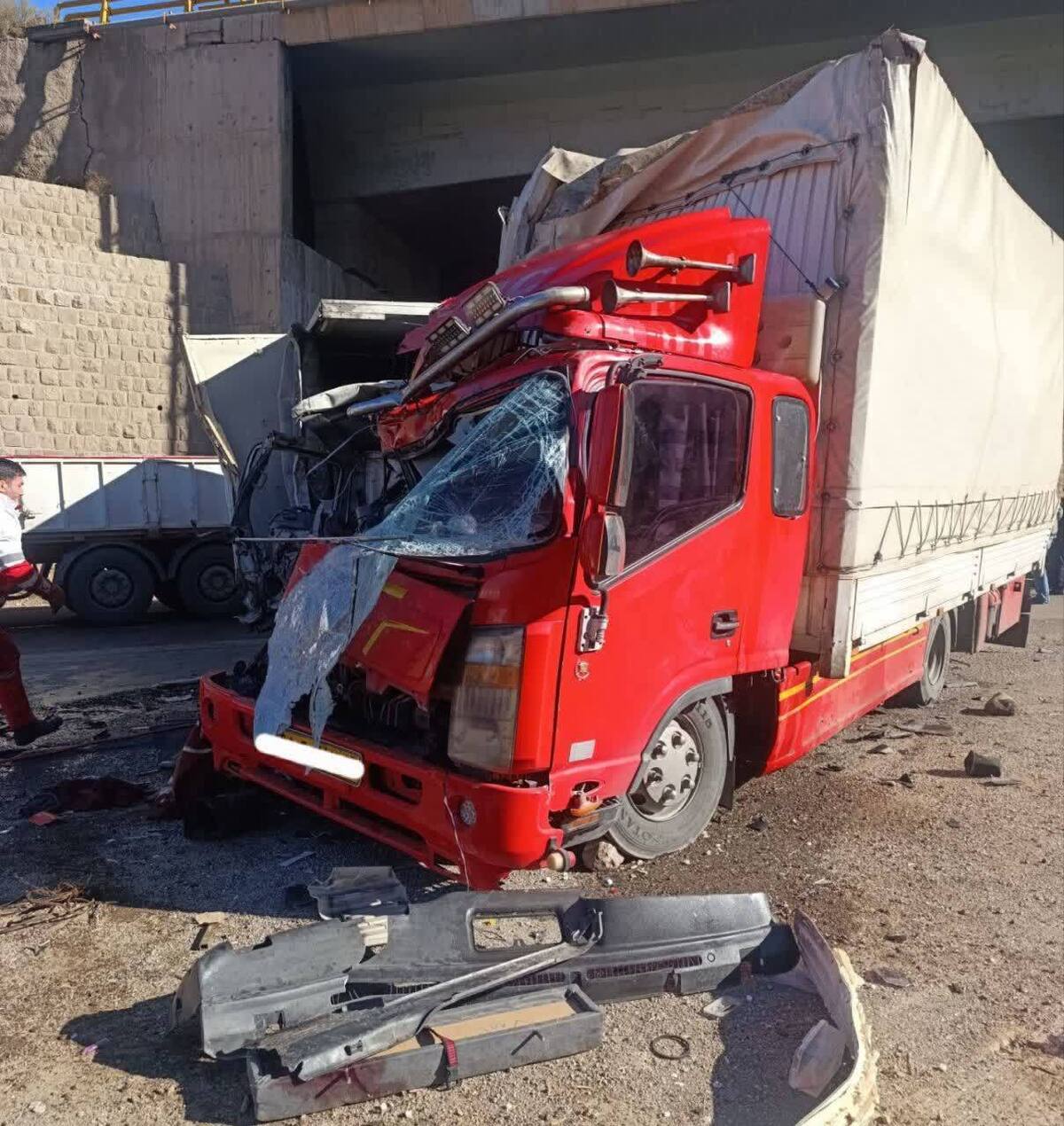 رئیس پلیس راه استان قزوین از وقوع تصادفی مرگبار در جاده قدیم قزوین_ رشت خبر داد و گفت: براثر  انحراف به چپ یک دستگاه کامیونت جک و برخورد با یک دستگاه کامیونت ایسوزو  یک نفر کشته و یک نفر مصدوم شد.