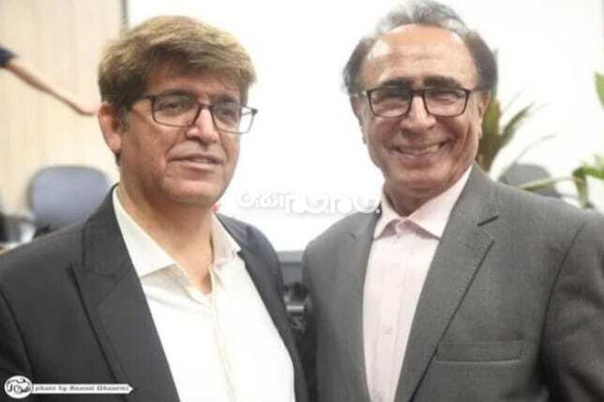 بیراه نیست که ادیبانی چون اسماعیل آذر با دیدن نوجوانان شعرخوان خورموجی میل آمدن به این شهر و غور در هستی آن می‌کنند که مگر خورموج چیست و کجاست که این‌گونه بچه‌هایش هنر مشاعره می‎‌دانند و شعر از برمی‌خوانند؟ این فرصت به مناسبت بزرگداشت روز خورموج که مصادف با اول دی ماه بود، برای استاد مشاعره ایران میسر شد تا بالاخره به زادگاه کودکان شعردان جنوبی بیاید و از نزدیک ژرفای شعر دوستی و شعردانی اهالی این سامان را مشاهده و درک کند.