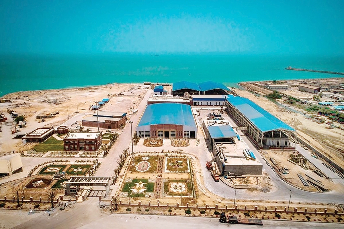 نشانه‌های بحران آب نه فقط در کشورمان بلکه در اقصی نقاط جهان چند سالی است که خودنمایی می‌کند و در بسیاری از کشورها برای سال‌های خشک چاره‌اندیشی‌هایی شده که می‌توان به شیرین‌سازی آب دریا از طریق آب‌شیرین‌کن اشاره کرد که کشور‌هایی نظیر عربستان، امارات، چین و حتی ایران از این فناوری بهره‌مند شده‌اند.