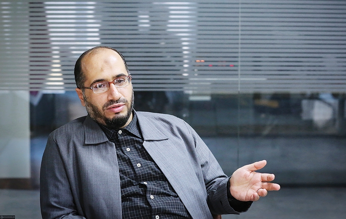 ناهنجاری‌های فرهنگی در کشور نسبت به گذشته افزایش یافته و اقشار مختلف جامعه را در گزند خطر قرار داده است؛ برای مثال، در چند سال اخیر، شاهد اوج گرفتن پدیده بی‌حجابی، بدحجابی یا استعمال دخانیات در بین نوجوانان هستیم؛ هرچند این موارد تنها نمونه‌هایی از این ناهنجاری‌ها هستند و به نظر می‌رسد که برخی از آنها سازمان‌یافته صورت می‌گیرند و دست‌هایی پشت پرده به آنها دامن می‌زند. در ادامه با دکتر حامد حاجی‌حیدری، جامعه‌شناس و استاد دانشگاه ‌به بررسی ریشه این ناهنجاری‌ها و همچنین راهکارهای برون‌رفت از آنها پرداخته‌ایم.