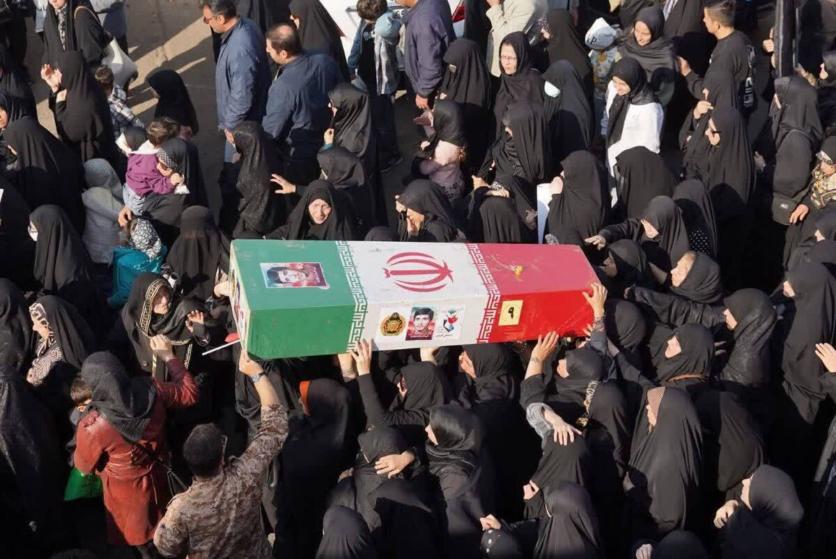 پیکر ۸ شهید گمنام دفاع مقدس و شهید اکبر صفی صمغ آبادی همزمان با سالروز شهادت حضرت زهرا (سلام الله علیها)  تشییع شد.