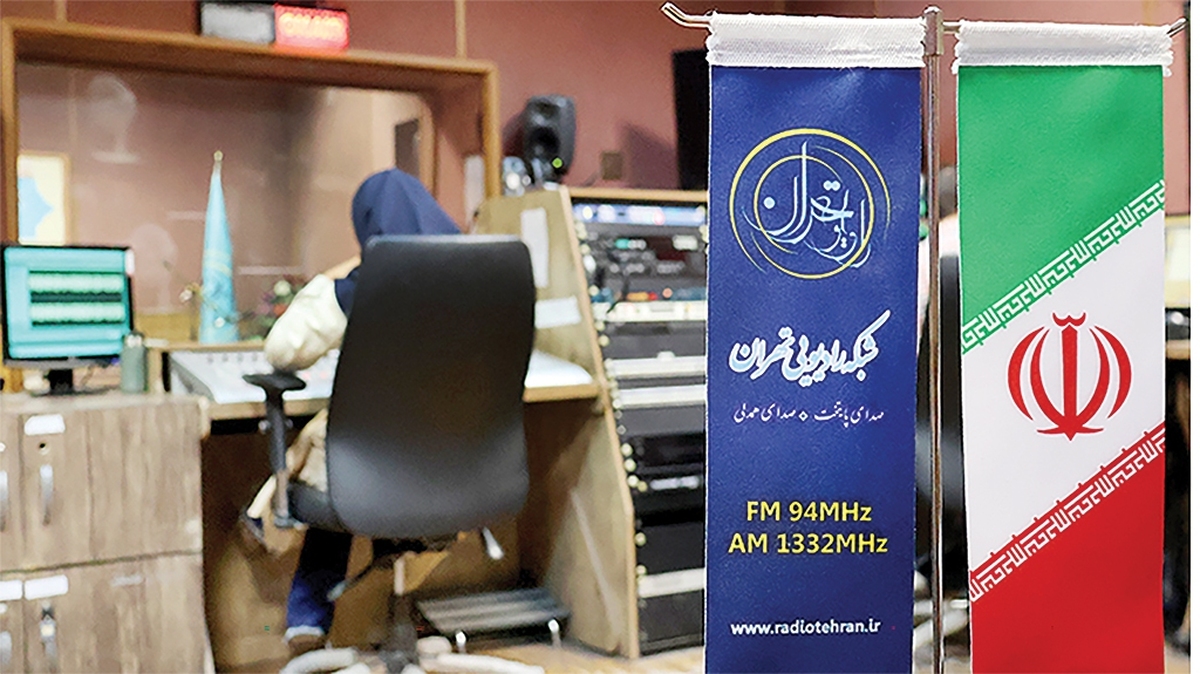 برنامه «چراغ» شبکه رادیویی تهران با تمرکز بر هوش‌مصنوعی، پلی است میان علم، فناوری و زندگی روزمره.  این برنامه با هدف گسترش آگاهی عمومی درباره تأثیر فناوری‌های نوین بر زندگی انسان تولید می‌شود و تلاش دارد تا مفاهیم پیچیده هوش‌مصنوعی را به زبانی ساده و قابل‌فهم برای همه بیان کند.