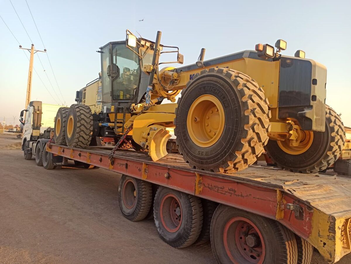 رئیس اداره ماشین‌آلات اداره‌کل راهداری و حمل‌ونقل جاده‌ای استان قزوین از تقویت توان عملیاتی ناوگان راهداری استان با ورود چهار دستگاه ماشین‌آلات سنگین و نیمه‌سنگین جدید خبر داد.