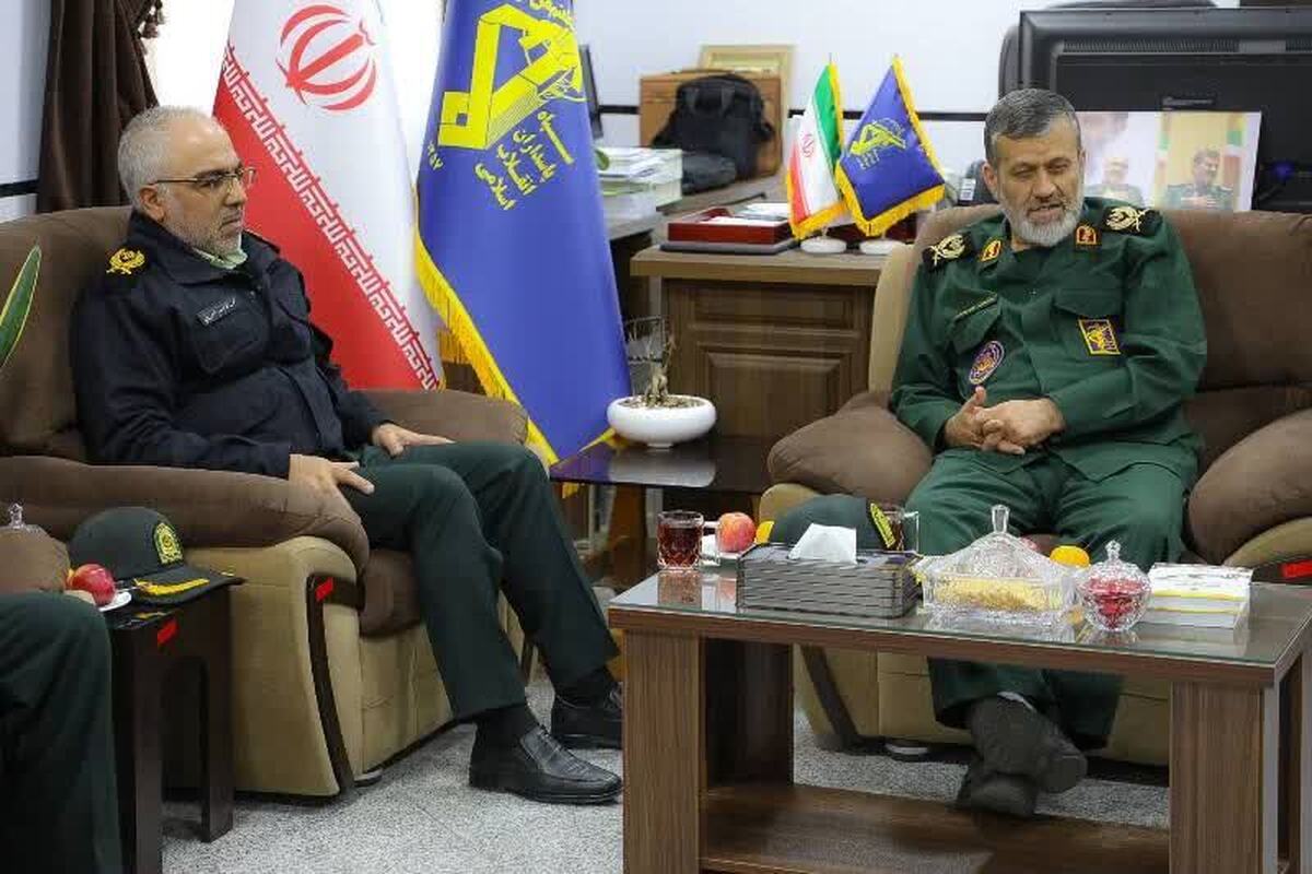 فرمانده سپاه صاحب الامر(عج) استان گفت: شما را از خانواده بزرگ بسيج مي‌دانيم؛ نيروهايی که حقيقتاً در ميدان عمل، فراتر از وظيفه سازمانی خود ايستادند. نيروی انتظامی در يک صف و يک سنگر سپاه و هستند. 