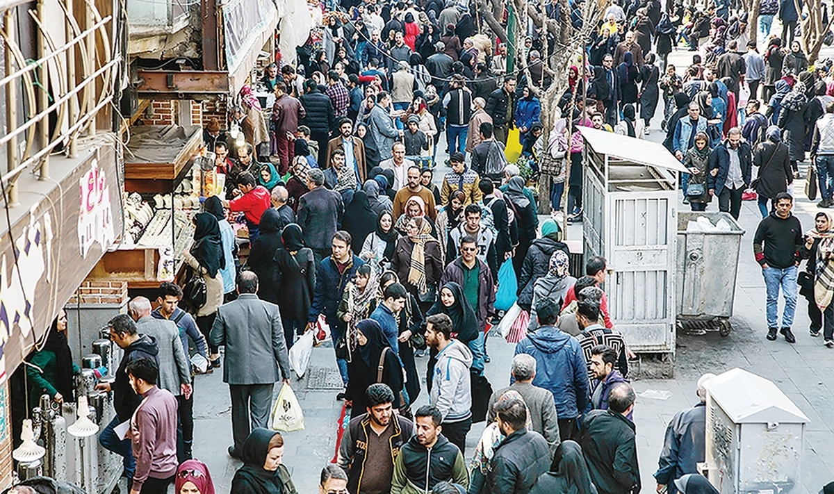 هر ساله با نزدیک شدن به آخرین جمعه‌ ماه نوامبر، اصطلاح «بلک فرایدی» یا «جمعه‌ سیاه» در فضای مجازی ایران به واژه‌ای پرتکرار تبدیل می‌شود.پلتفرم‌های فروش اینترنتی، فروشگاه‌های حضوری و حتی صفحات شخصی فعال در شبکه‌های اجتماعی، همگی از صبح تا نیمه‌شب با وعده‌ تخفیف‌های بزرگ و فرصت‌های «یک‌روزه»، بازار را پر می‌کنند اما پشت این هیاهو، واقعیتی نه‌چندان شفاف پنهان است‌؛ واقعیتی که تفاوت میان یک رویداد واقعی مبتنی بر تخفیف و رقابت سالم، با یک نمایش تجاری حساب‌شده را آشکار می‌سازد.