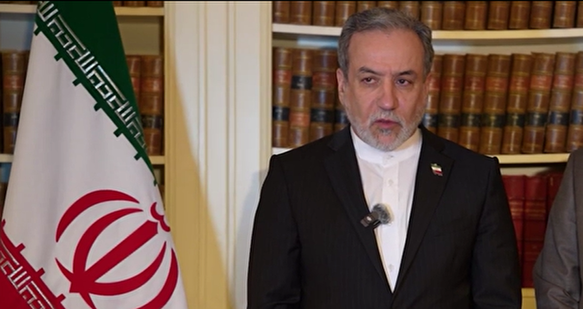 وزیر امور خارجه با اشاره به اینکه منطقه تحمل تنش‌ها و درگیری بیشتر را ندارد، گفت: اختلاف نظرات‌ ایران و فرانسه زیاد است اما گفت‌وگو یک امر لازم و بدیهی در روابط بین‌الملل بوده و اطلاع از مواضع یکدیگر و جلوگیری از سوءتفاهمات و اشتباه‌ محاسبات همواره خیلی مهم بوده و از اهداف اصلی گفت‌وگوهاست.