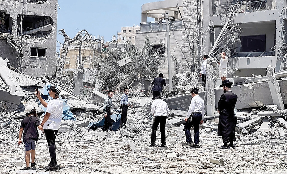 رهبر‌معظم انقلاب، در شامگاه پنجشنبه ۶ آذر در نطقی تلویزیونی، به‌طور صریح به «شرارت» رژیم‌صهیونیستی در حمله ۱۲ روزه به ایران اشاره کردند. ایشان این حمله را نتیجه برنامه‌ریزی بیش از ۲۰ ساله اسرائیل برای ایجاد جنگ داخلی در ایران و تحریک مردم علیه نظام توصیف کردند اما تأکید داشتند که نتیجه این شیطنت کاملا برعکس بود: «رژیم صهیونیستی ۲۰ سال برای این جنگ برنامه‌ریزی کرده بود تا مردم ایران را تحریک کند و آنها را علیه نظام بشوراند اما این نقشه‌ها ناکام ماند و حتی مخالفان نظام نیز در کنار آن ایستادند و اتحادی عمومی در کشور شکل گرفت.»