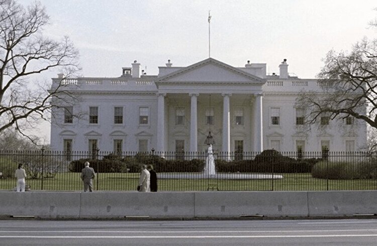 کاخ سفید رسانه‌ها را در «سالن ننگ» به صلیب کشید!