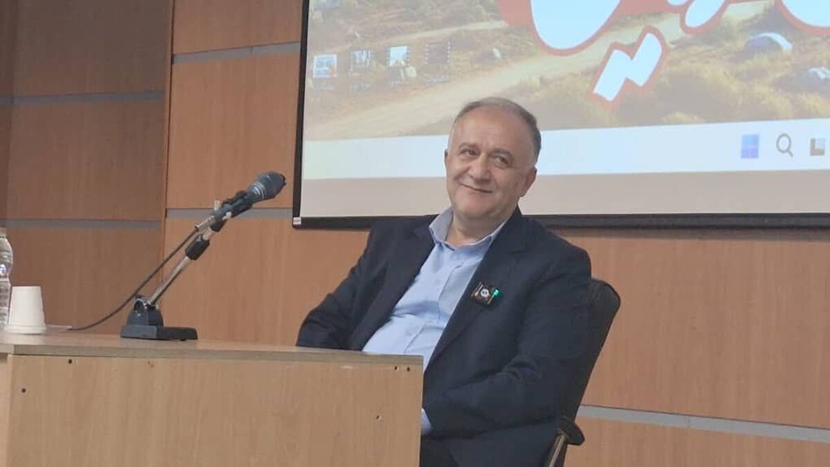 معاون استاندار و فرماندار ویژه کرج، در نشست تشکل‌های بسیج دانشجویی در دانشگاه خوارزمی با تاکید بر اینکه «مسیر هر توسعه‌ای با حضور جوانان نخبه تسریع می‌شود»، از دانشجویان خواست در حوزه‌های درمان، آموزش، ورزش، حمل‌ونقل، انرژی و گردشگری برای رفع چالش‌های زیرساختی استان طرح و مشاوره ارائه دهند.