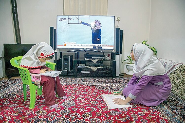 تلویزیون، دست آموزش را می‌گیرد