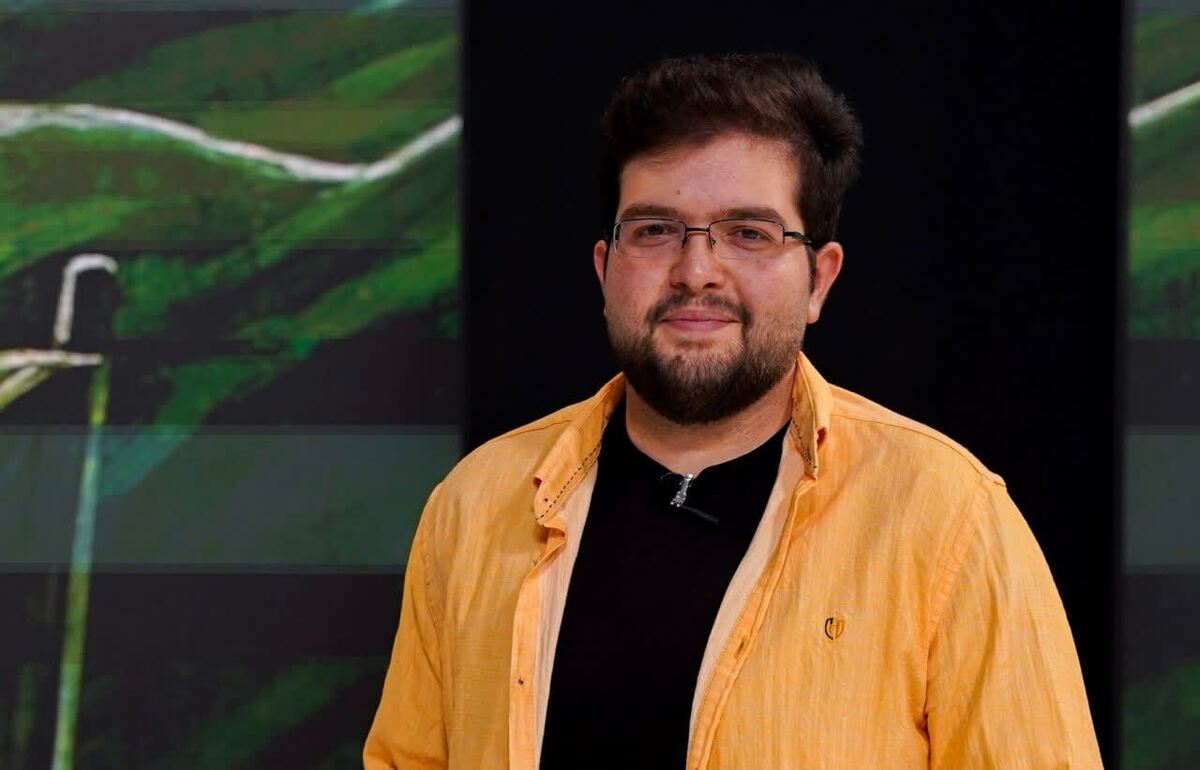 در فرایند ساخت این فیلم تلاش کردیم نشان دهیم چطور در تو‌در‌توی تصمیم‌گیری‌ها، تشخیص مسائل و نارضایتی‌ها، نوعی «مسخ شدن» اتفاق می‌افتد هم برای افراد و هم برای ساختارهای اداری کشور.