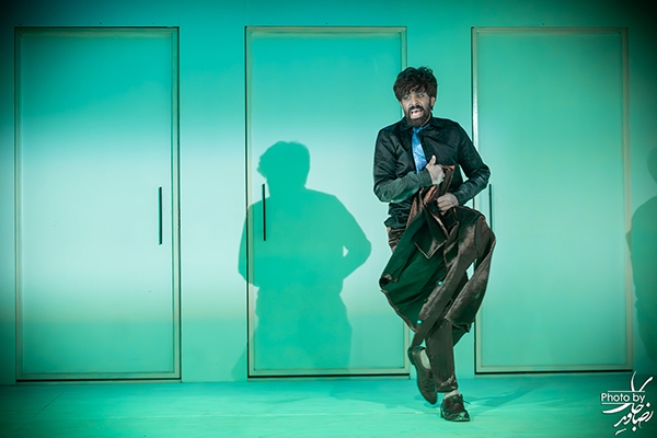 احترام به مقام پدران در «ساحلی‌ها»