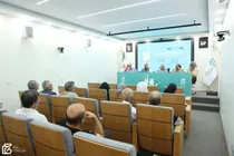 در گستره نیم‌قرن اخیر، شعر آیینی را به سمت شعر دینی و مذهبی سوق داده‌اند